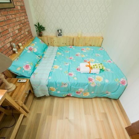 Wanderlust Saigon Hostel & Rooftop Bar Хошимін Екстер'єр фото