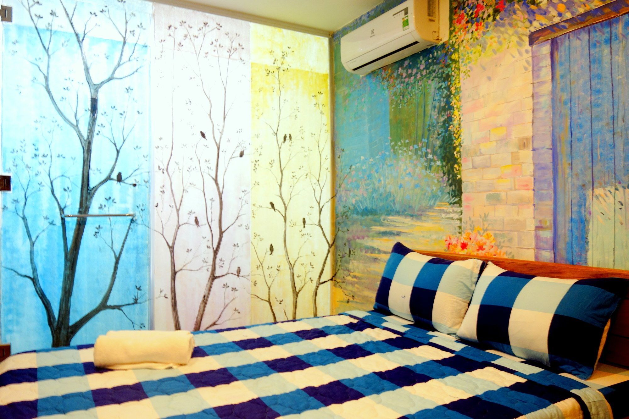 Wanderlust Saigon Hostel & Rooftop Bar Хошимін Екстер'єр фото