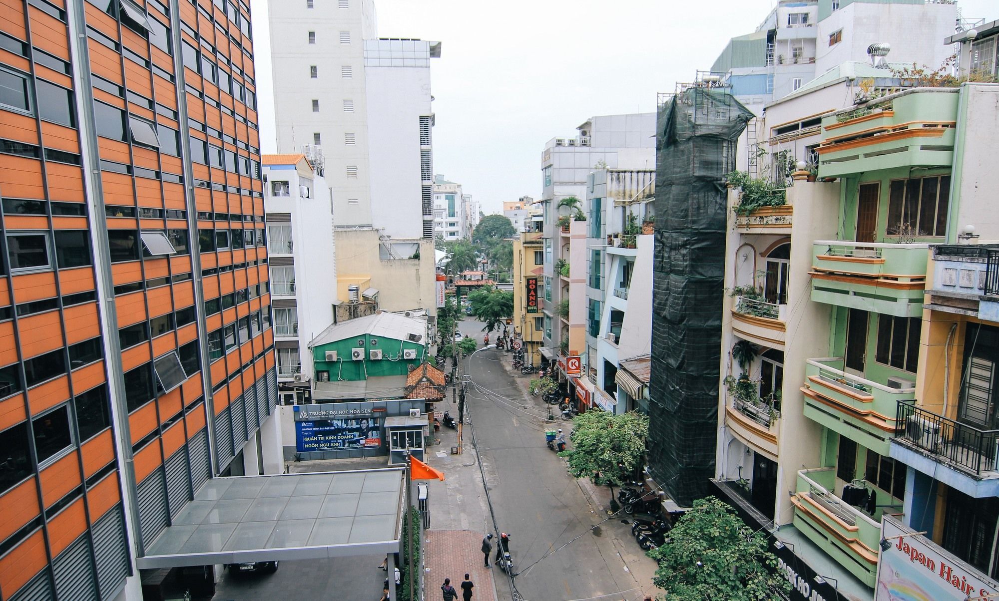 Wanderlust Saigon Hostel & Rooftop Bar Хошимін Екстер'єр фото