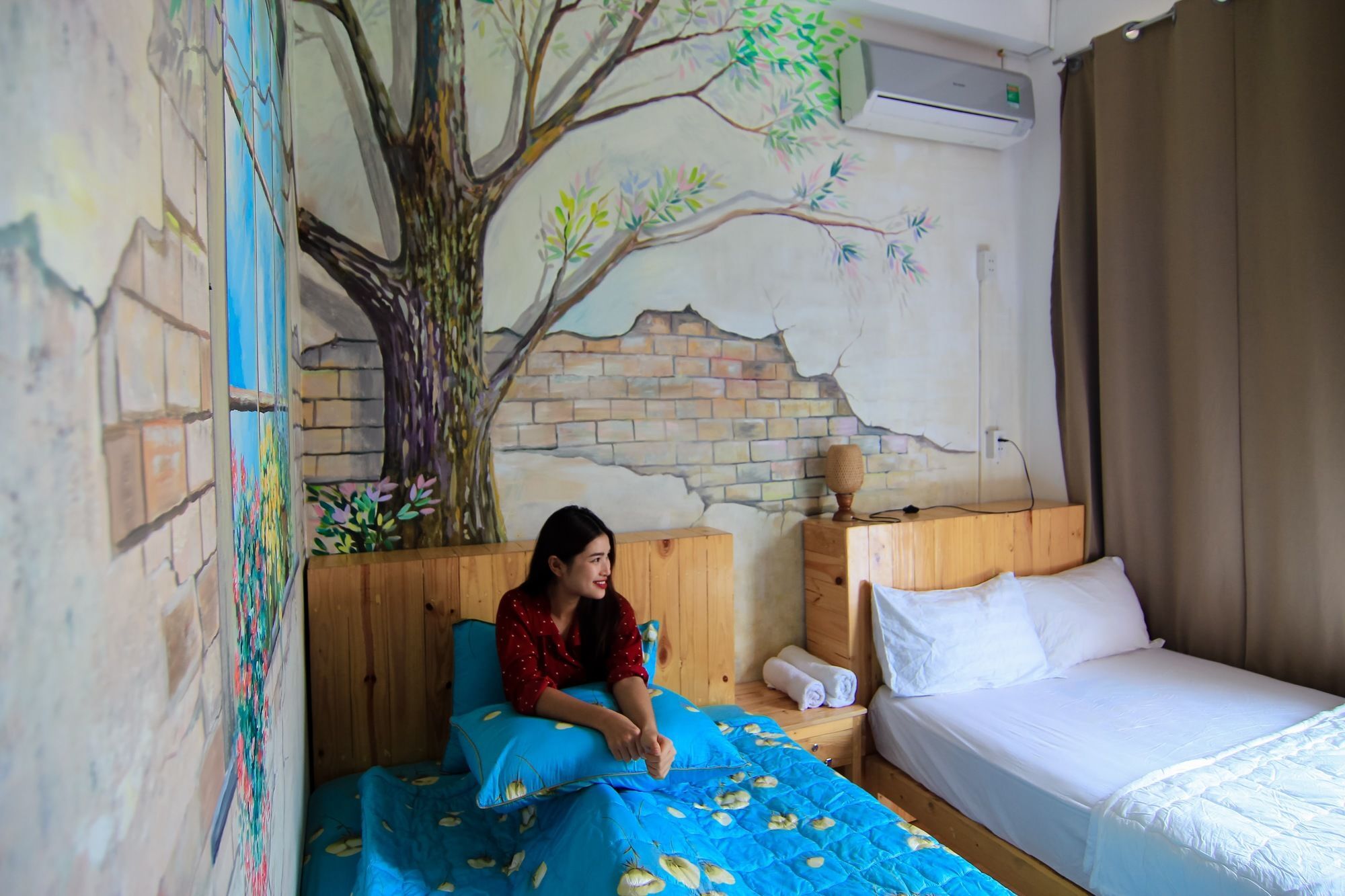 Wanderlust Saigon Hostel & Rooftop Bar Хошимін Екстер'єр фото